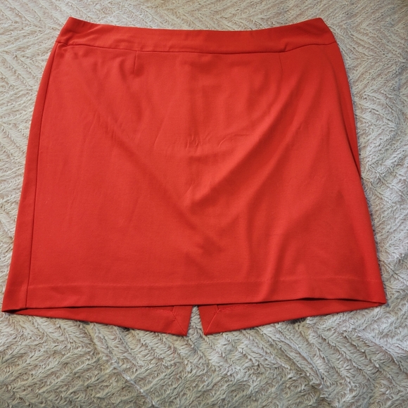 ⭐️2 for $30 SALE⭐️ NWOT Lane Bryant Size 26 Red Pencil Skirt - Picture 1 of 5